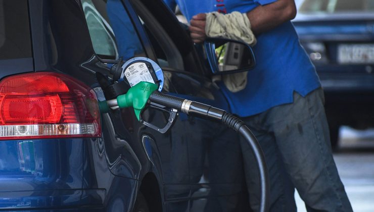 «Φωτιά» στις τιμές της βενζίνης βάζει το τριήμερο της Καθαράς Δευτέρας – «Πετάει» η τιμή της βενζίνης
