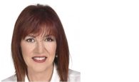Χρυσουλα Χατζηδακη: “Απειλές και εκβιασμοί οδήγησαν στην απόσυρση της υποψηφιότητάς μου”