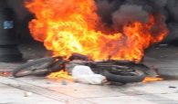 Ηράκλειο: Επί ποδός η Πυροσβεστική για σταθμευμένο μηχανάκι που τυλίχθηκε στις φλόγες