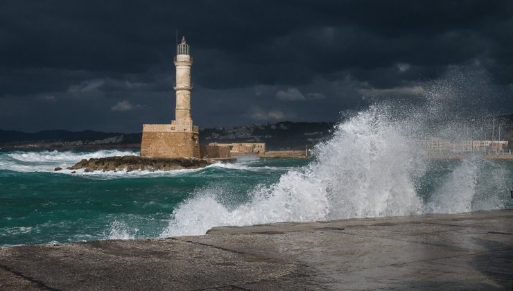 Άνοιξη με 24 βαθμούς σήμερα στην Κρήτη, ψυχρή εισβολή μέχρι την Κυριακή από αύριο – Πού θα χιονίσει και θα το στρώσει