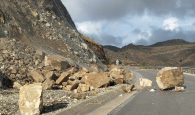 Τεράστιος βράχος αποκολλήθηκε σε δρόμο στο Ηράκλειο