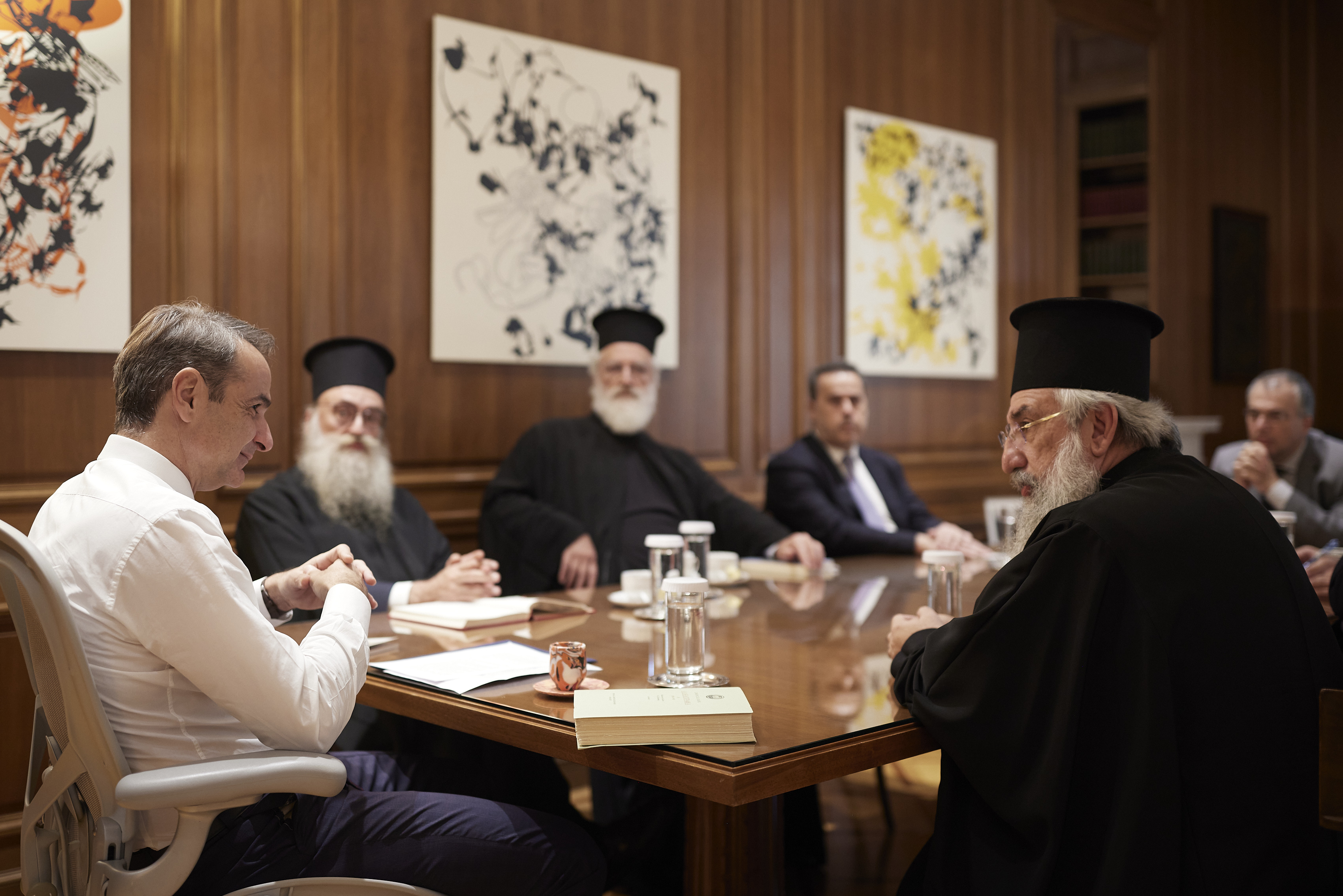 Στο Μέγαρο Μαξίμου ο Αρχιεπίσκοπος Κρήτης – Συνάντηση με τον Πρωθυπουργό Κυριάκο Μητσοτάκη