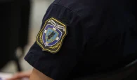 Θρίλερ στον Ασπρόπυργο: Αστυνομικός έχει ταμπουρωθεί στο σπίτι του και απειλεί να αυτοκτονήσει