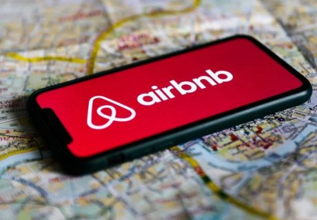 Airbnb: Οι ταξιδιωτικές τάσεις για το καλοκαίρι του 2024