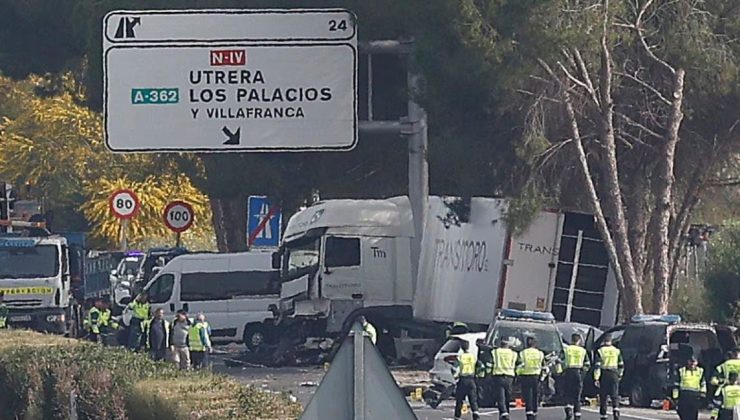 Ισπανία: Φορτηγό έπεσε πάνω σε αστυνομικό μπλόκο – 6 νεκροί ο τραγικός απολογισμός (φωτο)