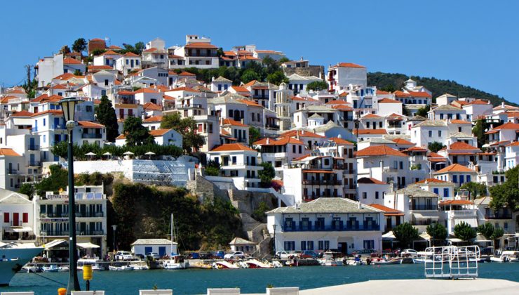 Travelbook: Το ελληνικό «αυθεντικό» νησί, ανάμεσα σε 9 της Μεσογείου -Γραφικό με γαλαζοπράσινα νερά