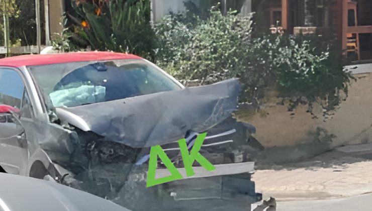 Χανιά: ΙΧ αυτοκίνητο συγκρούστηκε με βανάκι – Σοβαρές οι υλικές ζημιές στα δυο οχήματα (φωτο)