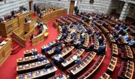 Ο Ανδρουλάκης κατέθεσε την πρόταση δυσπιστίας – Στις 19:00 ξεκινά η συζήτηση στην Βουλή (βίντεο)