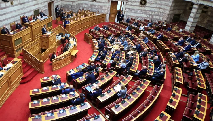 Διήμερη μάχη στη Βουλή – Σκληρή πολιτική κόντρα κυβέρνησης και αντιπολίτευσης πυροδοτεί η πρόταση μομφής – Δείτε live