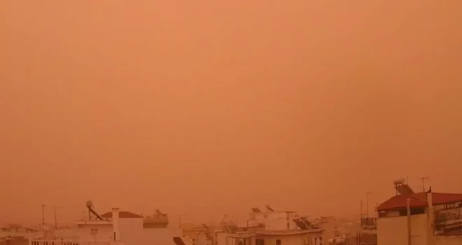 Η Καλαμάτα έγινε… Λιβύη από την αφρικανική σκόνη – Απόκοσμες εικόνες
