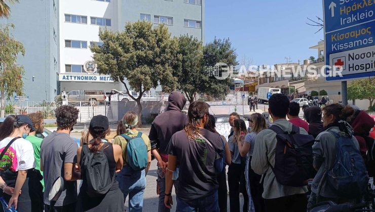 Διαμαρτυρία της Rosa Nera έξω από το Αστυνομικό Μέγαρο μετά την εκκένωση της κατάληψης της παλιάς Μεραρχίας