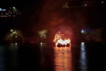 Η τελετή της Ανάστασης και το εντυπωσιακό κάψιμο του Ιούδα στη Λίμνη Αγ. Νικολάου (βιντεο)