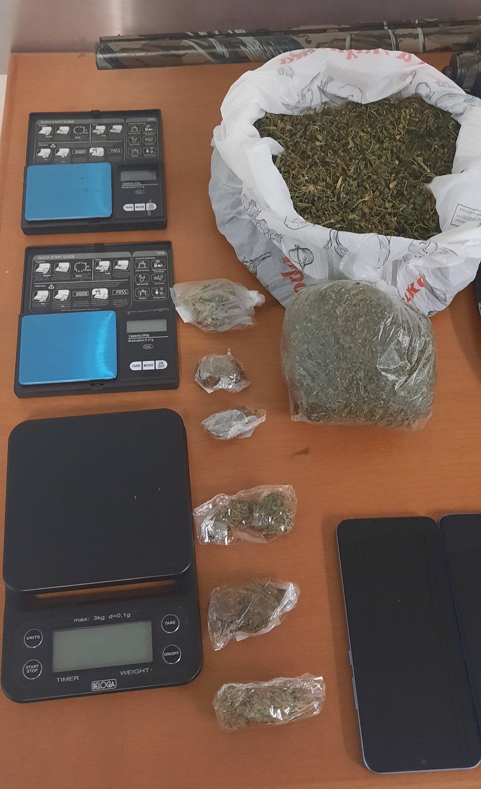 Δίκη-μαμούθ για εγκληματική οργάνωση στην Κρήτη: 1.530 δενδρύλλια κάνναβης, όπλα και χιλιάδες ευρώ στο κατηγορητήριο