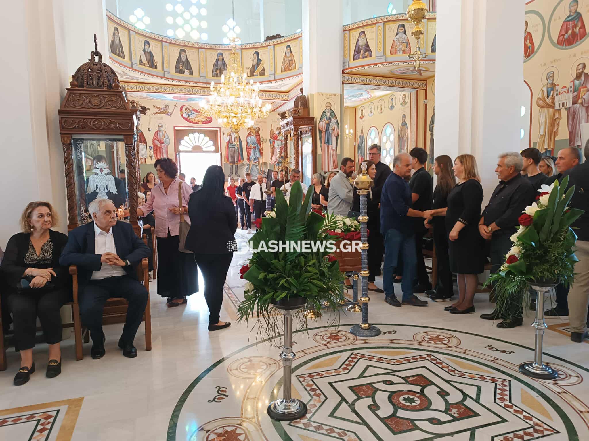 Κρήτη: Σε κλίμα συγκίνησης το «τελευταίο αντίο» στον Απόστολο Αλεξάκη (pics)