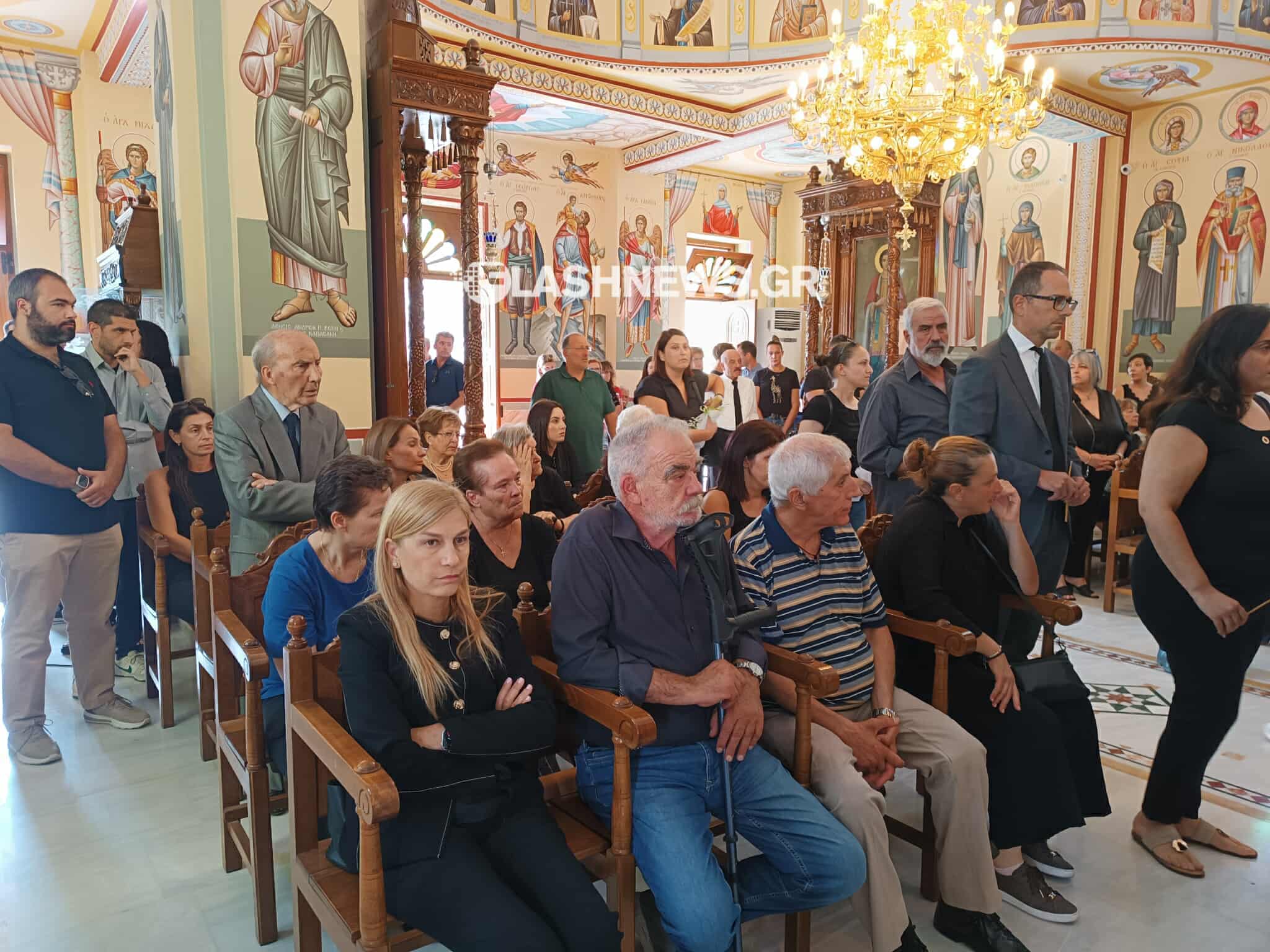 Κρήτη: Σε κλίμα συγκίνησης το «τελευταίο αντίο» στον Απόστολο Αλεξάκη (pics)
