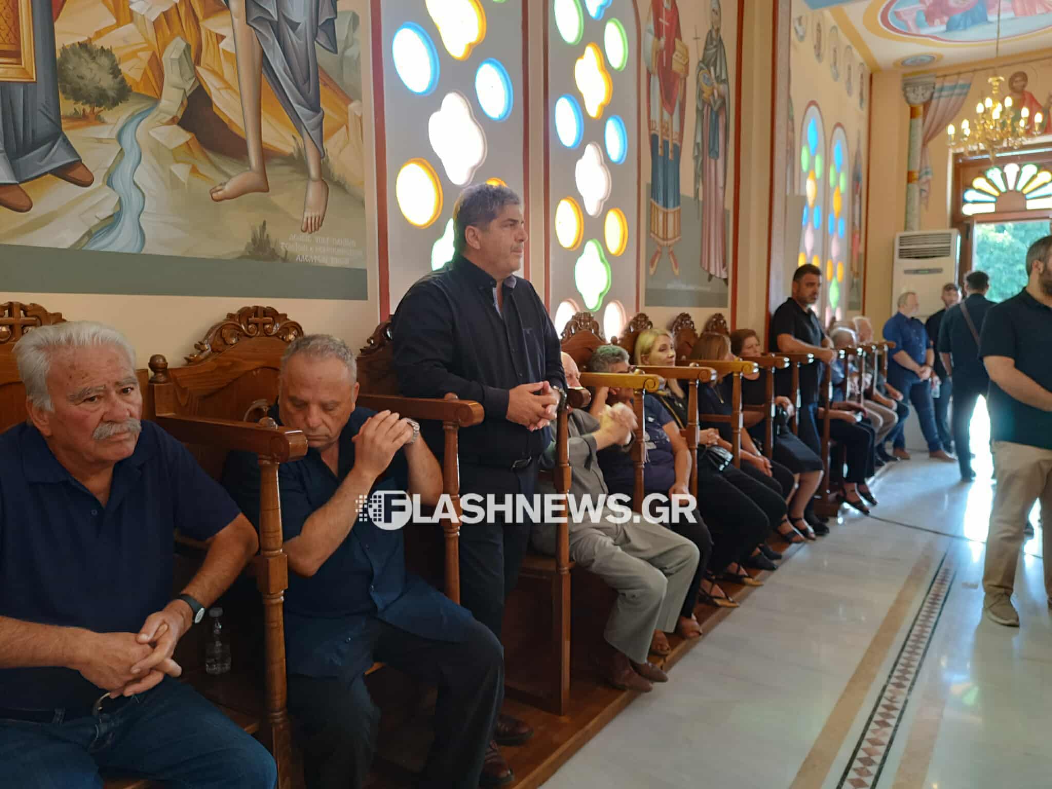 Κρήτη: Σε κλίμα συγκίνησης το «τελευταίο αντίο» στον Απόστολο Αλεξάκη (pics)