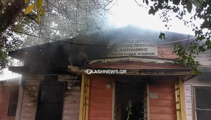 Κρήτη: Αναστάτωση από φωτιά στο ξύλινο κτίριο του παλιού ΠΙΚΠΑ 3 Χανιά: Φωτιά ξέσπασε στο παλιό ΠΙΚΠΑ (φωτο – βίντεο)