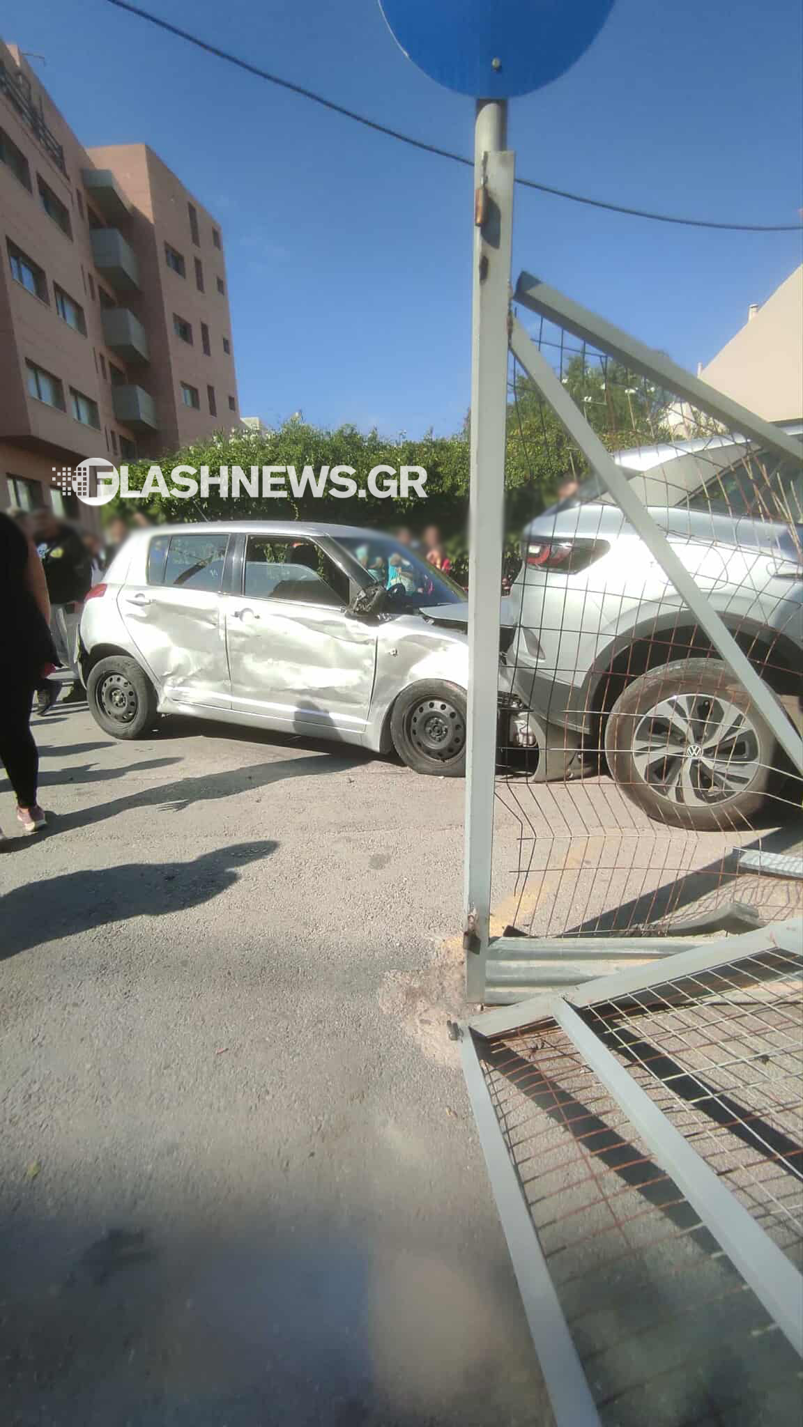Νέο σοβαρό τροχαίο στην Κρήτη: Αυτοκίνητο «απογειώθηκε» και χτύπησε δύο ΙΧ - Δείτε εικόνες