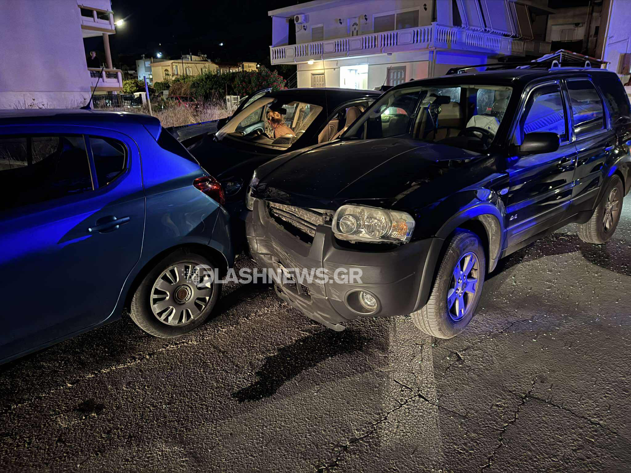 Κρήτη: Έχασε τον έλεγχο και έπεσε πάνω σε σταθμευμένα οχήματα – Τρία αυτοκίνητα στη… σειρά! 5 Κρήτη: Έχασε τον έλεγχο και έπεσε πάνω σε σταθμευμένα οχήματα – Τρία αυτοκίνητα στη… σειρά!