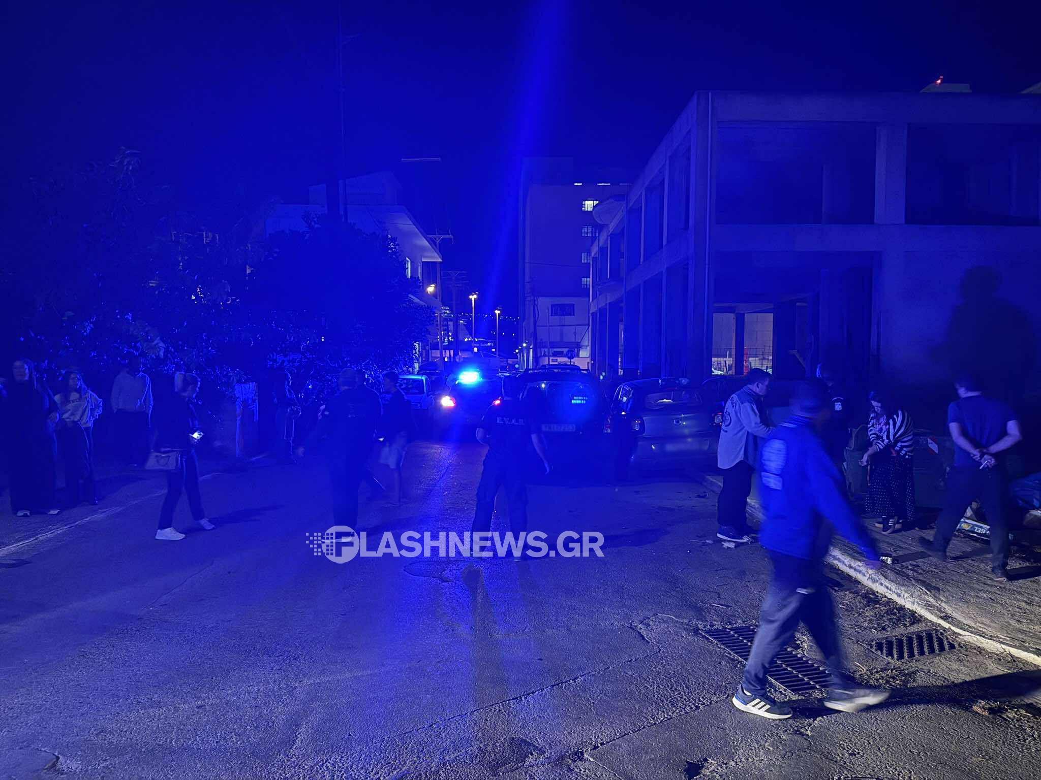 Κρήτη: Έχασε τον έλεγχο και έπεσε πάνω σε σταθμευμένα οχήματα – Τρία αυτοκίνητα στη… σειρά! 4 Κρήτη: Έχασε τον έλεγχο και έπεσε πάνω σε σταθμευμένα οχήματα – Τρία αυτοκίνητα στη… σειρά!