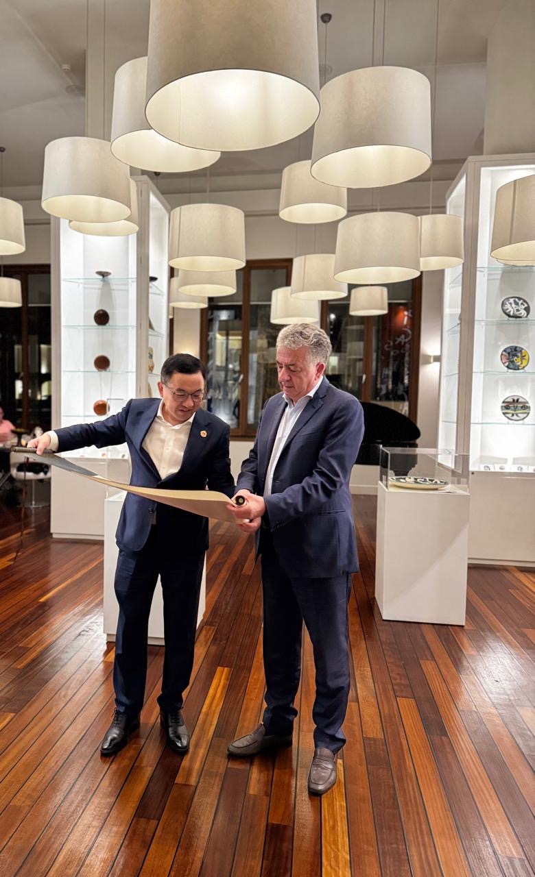 Στην Κρήτη βλέπει επενδυτικές προοπτικές η Κίνα – Τι συζητήθηκε στη συνάντηση με τον Περιφερειάρχη 3 Στην Κρήτη βλέπει επενδυτικές προοπτικές η Κίνα – Τι συζητήθηκε στη συνάντηση με τον Περιφερειάρχη